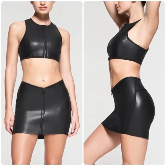 New! SKIMS Rubberized Scuba Swim Mini Skirt in Onyx 
🖤 Small - Picture 2 of 7